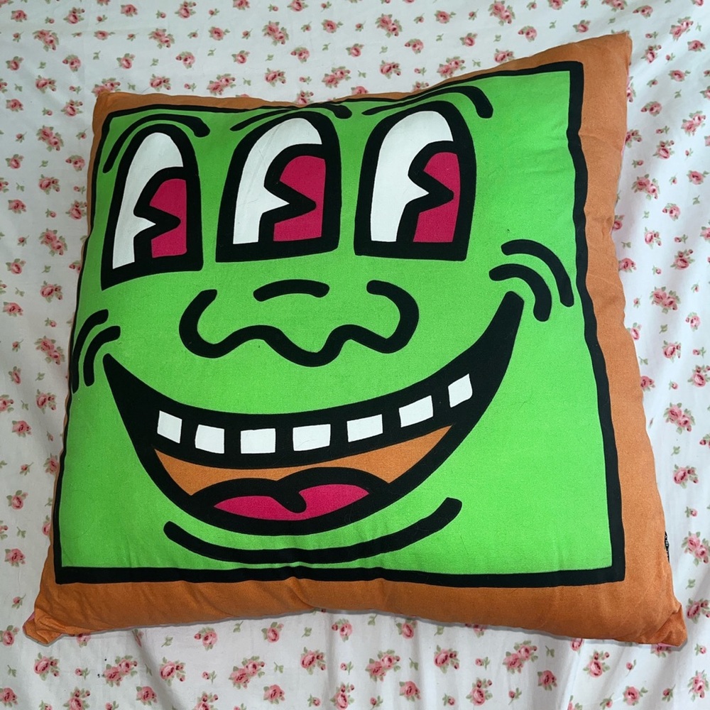 keith designer haring pillow 🌷🍵🌿